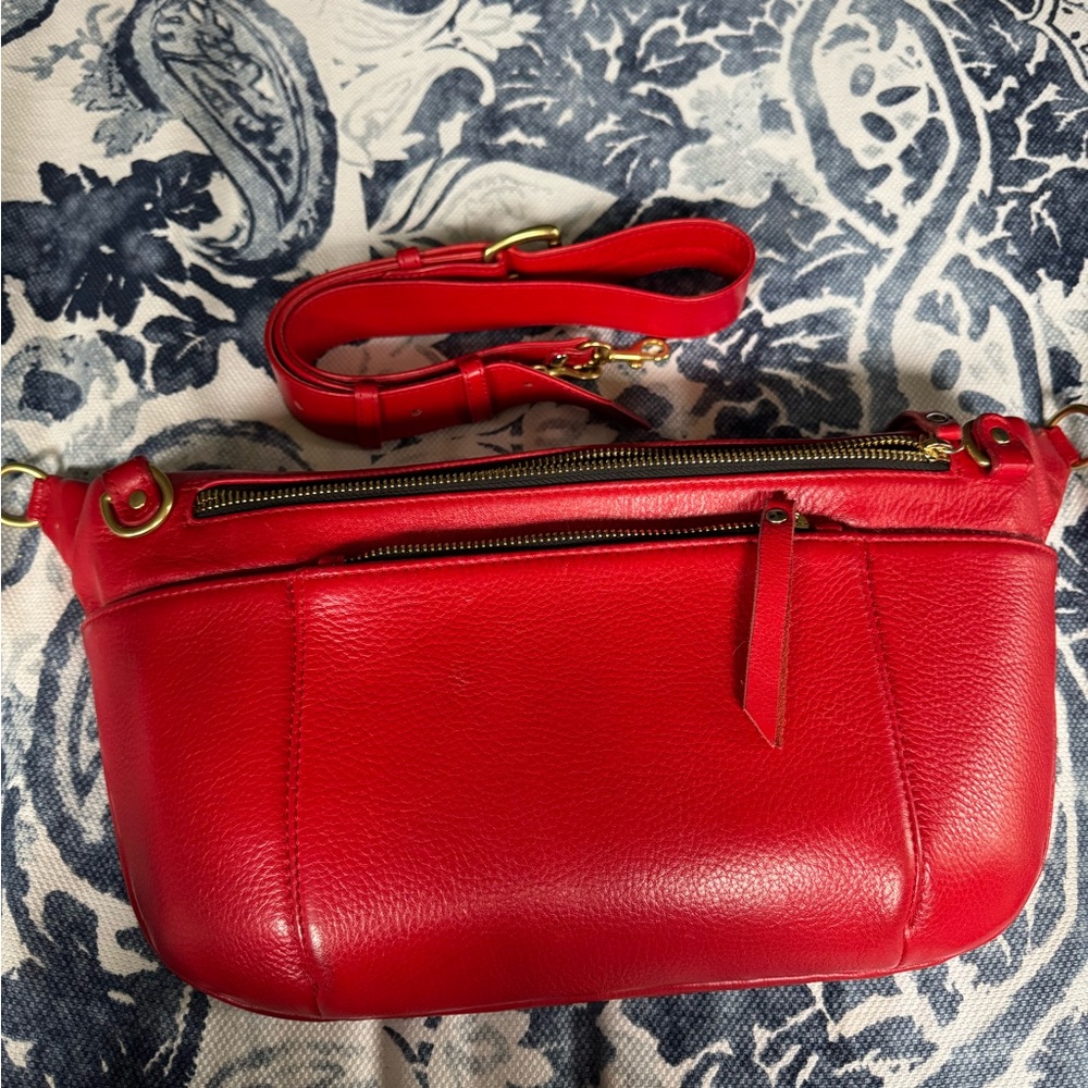 TAH Commuter Bag w/ detachable strap. Red Leather.